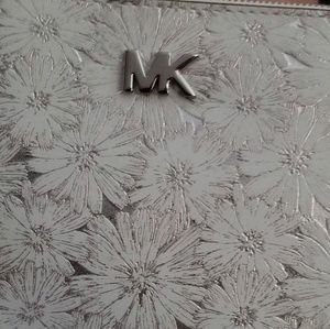 Meet your Posher, Ily